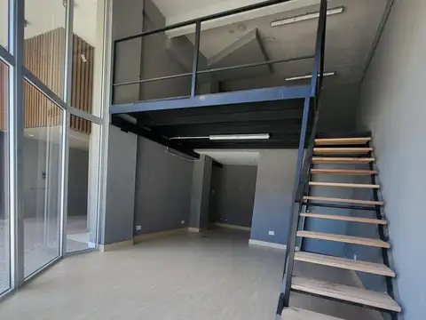 Alquiler - Moderno local comercial con acceso peatonal en Colegiales - Distinguida ubicación