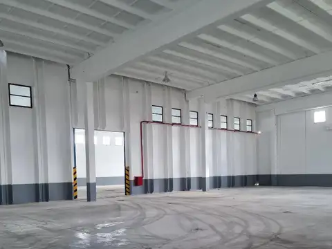 Deposito de 2200 m² Sobre 8.000 m² de Terreno.