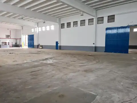 Deposito de 2200 m² Sobre 8.000 m² de Terreno.