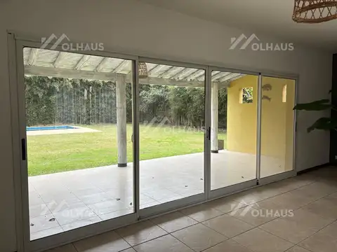 Casa en Alquiler con 1 cochera