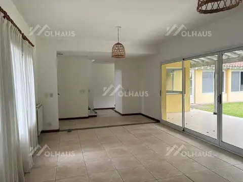 Casa 5 ambientes con 3 baños