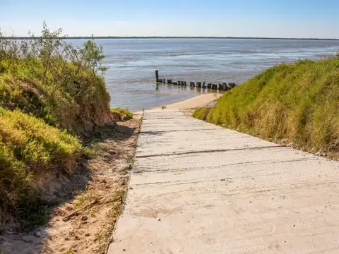 Hosteria en Venta frente al Rio Parana en Pcia. de Corrientes