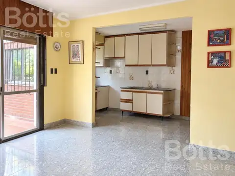Casa en Venta con 3 cocheras