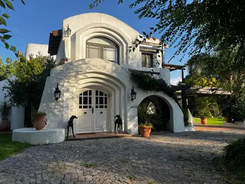 Casa mediterránea en venta en CC Larena