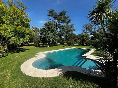 Casa mediterránea en venta en CC Larena