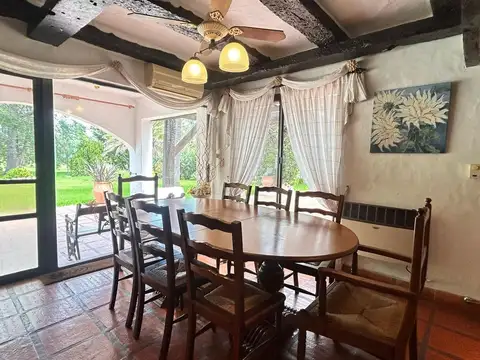 Casa 4 ambientes con 2 baños