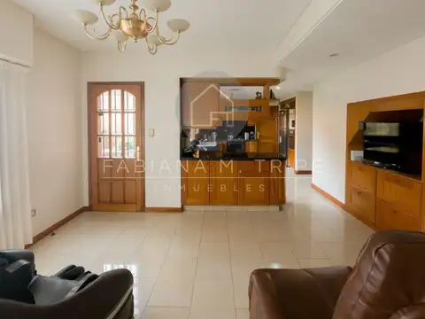 Casa en Venta con 4 cocheras