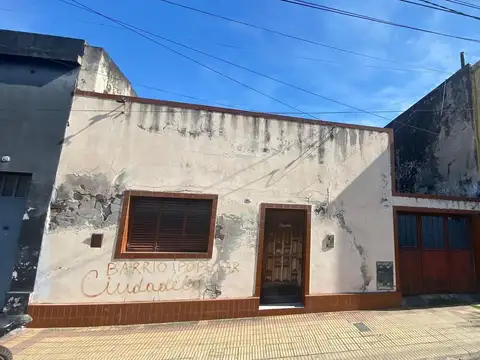 VENTA DE TERRENO CON CASA A DEMOLER-M. LILLO 461