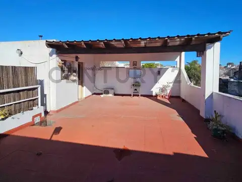 PH 3 ambientes con terraza, patio y quincho propio en Parque Avellaneda