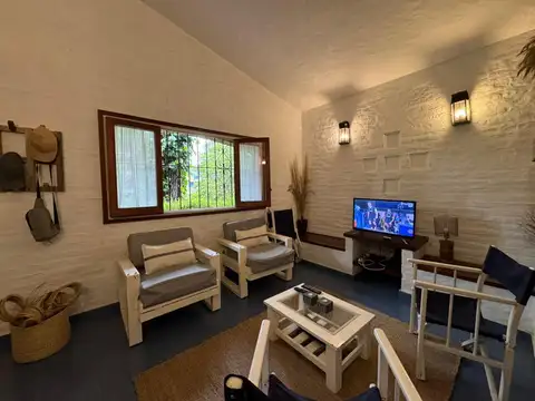 Casa 4 ambientes con 2 baños