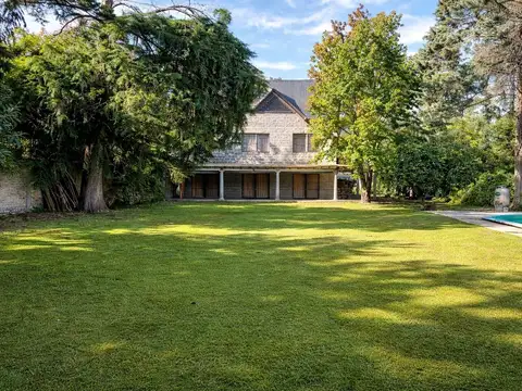 Casa 6 ambientes con 2 baños