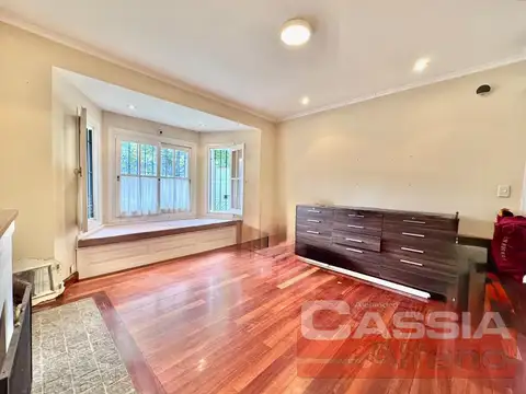 Casa 8 ambientes con 5 baños