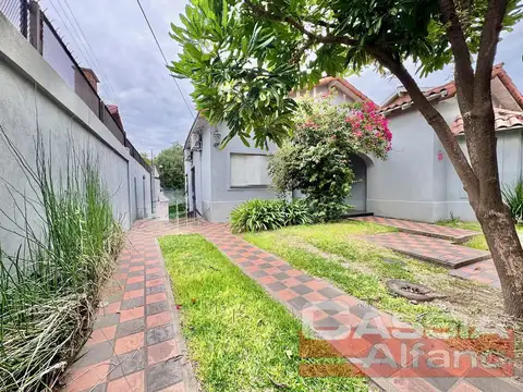 Casa en Venta con 4 cocheras