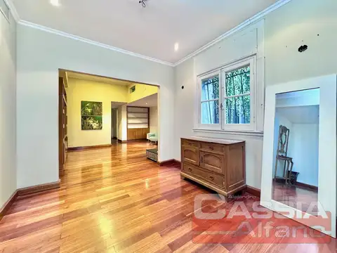 CHALET IMPECABLE ESTADO LOTE 788m2, 5 HABITACIONES, QUINCHO FONDO Y PISCINA