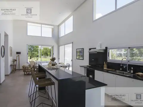 Casa 4 ambientes con 2 baños