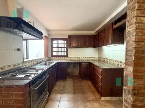 CASA EN VENTA EN BANFIELD - 3 DORMITORIOS - CON QUINCHO A ESTRENAR - 160mts2