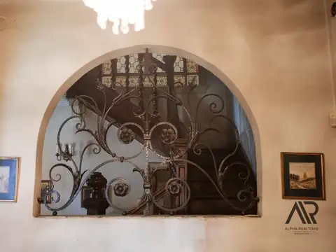 Casa 9 ambientes con 2 baños
