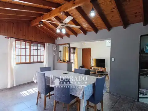 IMPORTANTE PROPIEDAD GALPON + 3 CASAS