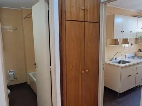 Monoambiente sobre Av. Belgrano al 300, excelente ubicación.