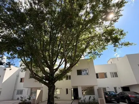 ULTIMA DISPONIBLE  Casa en complejo cerrado A Estrenar, 4 dorm, jardin, terraza
