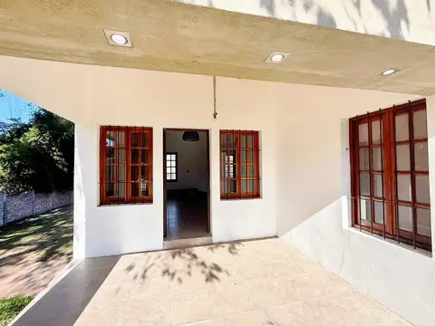 Casa 5 ambientes con 4 baños