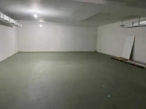 EXCELENTE LOCAL EN PLENO CORAZÓN COMERCIAL DE VERSALLES