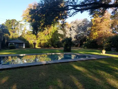 Quinta en Venta con 2 cocheras