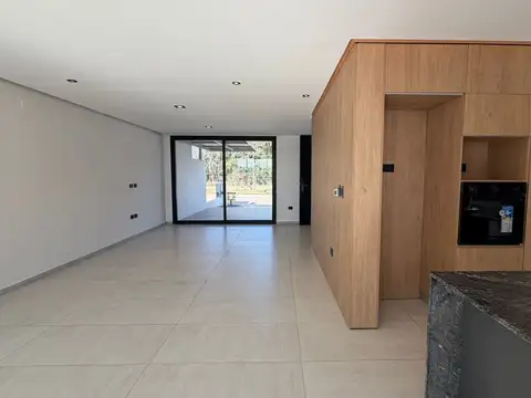 Casa en Venta en Camino A San Carlos, USD 275.000