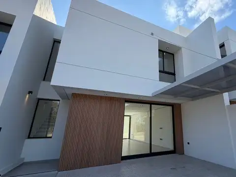 Venta duplex de categoria 3 dormitorios en barrio cerrado Campo Chico