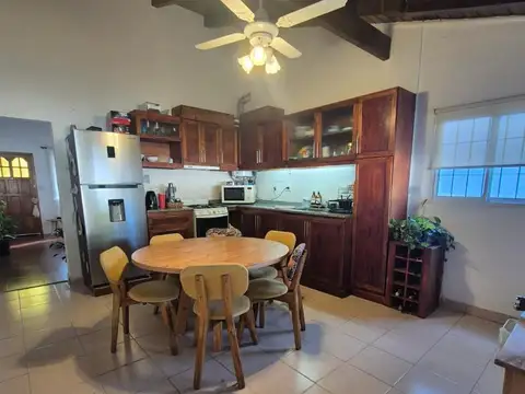 Casa en Alquiler con 1 cochera