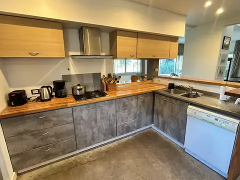 Casa 5 ambientes con 3 baños