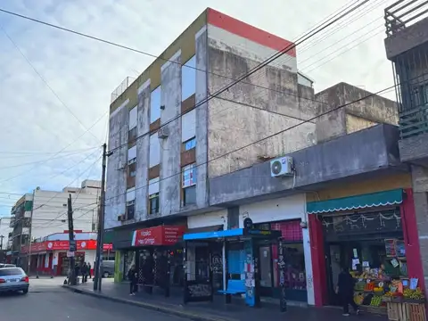 Departamento con terraza propia en centro Villa Ballester