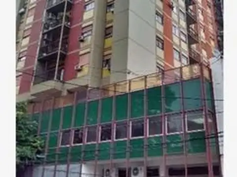 Venta Cochera Cubierta Fija En Edificio Torre Caseros