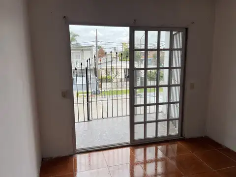 TRIPLEX 5 AMBIENTES EN ALQUILER – TRONCOS DEL TALAR