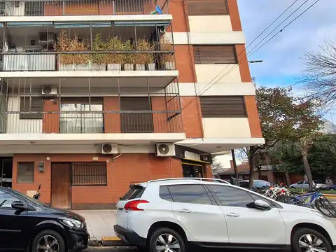 DEPTO 1 AMB.EN PB  AL FRENTE C/ COCINA INDEPENDIENTE PATIO Y LAVADERO INCORPORADO