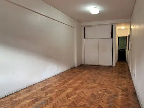DEPTO 1 AMB.EN PB  AL FRENTE C/ COCINA INDEPENDIENTE PATIO Y LAVADERO INCORPORADO