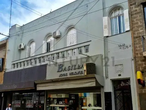 VENTA de Casa en Planta Alta de 3 Dormitorios con cochera en Centro de Santa Fe.