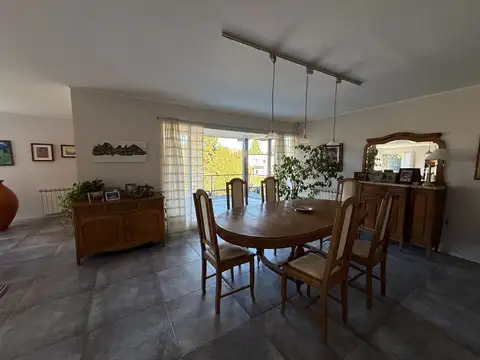Casa en Esquel con Pileta Climatizada Y Parque