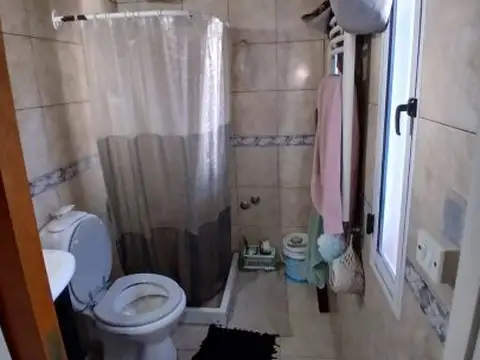Casa 7 ambientes con 2 baños