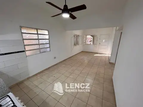 Casa en Alquiler en Quilmes Oeste, $ 790.000