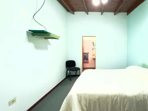 CASA EN VENTA LA PLATA 4 DORMITORIOS COCHERA