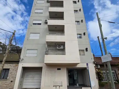 Monoambiente dividido bajas expensas y cocina separada, Saenz Peña