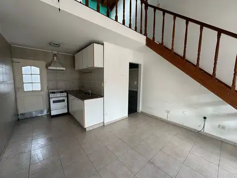 Depto Tipo Casa en Alquiler en Castelar Norte, $ 630.000