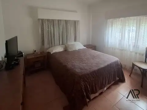 Casa en venta c/ cochera en La Paz