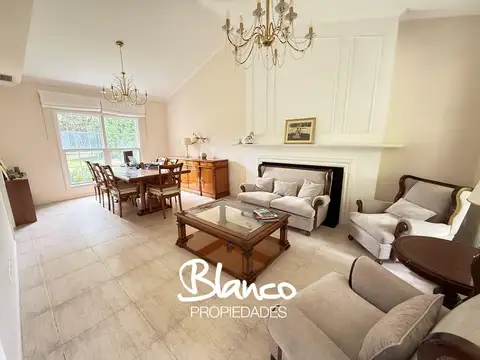 Casa 5 ambientes con 4 baños