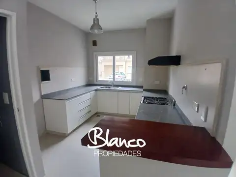 Departamento en Alquiler con 1 cocheras