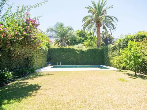 Casa en alquiler en Martínez vías a Libertador