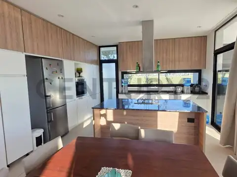 Casa en Venta en Los Tres Pinos, USD 230.000