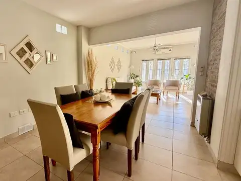 Casa 5 ambientes con 2 baños