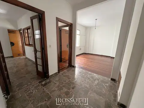 Muy buen departamento en Semipiso 3 ambientes amplios - Exc. Ubicación